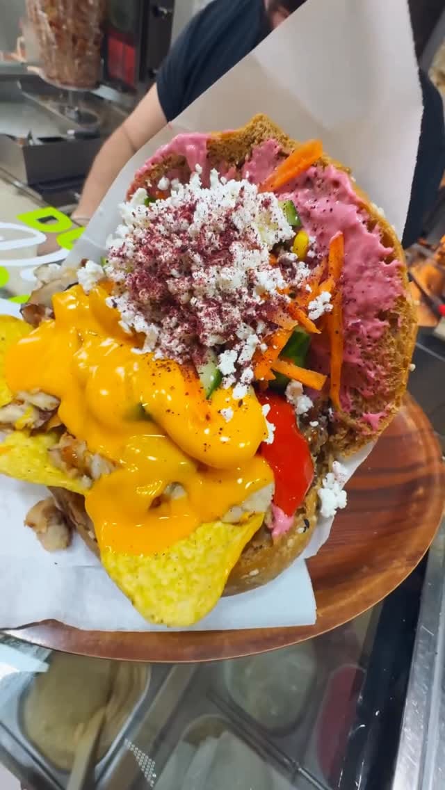 Post 3 by Wir definieren den Döner NEU😋 on Instagram (video)