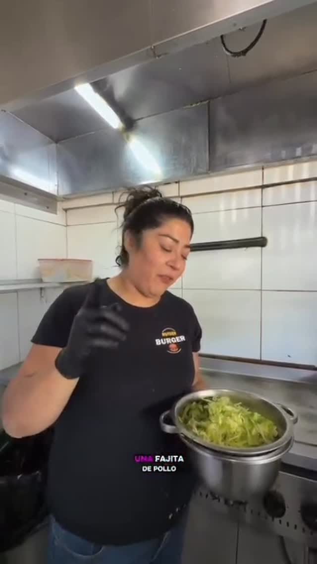 Post 6 by Comida rapida on Instagram (video)