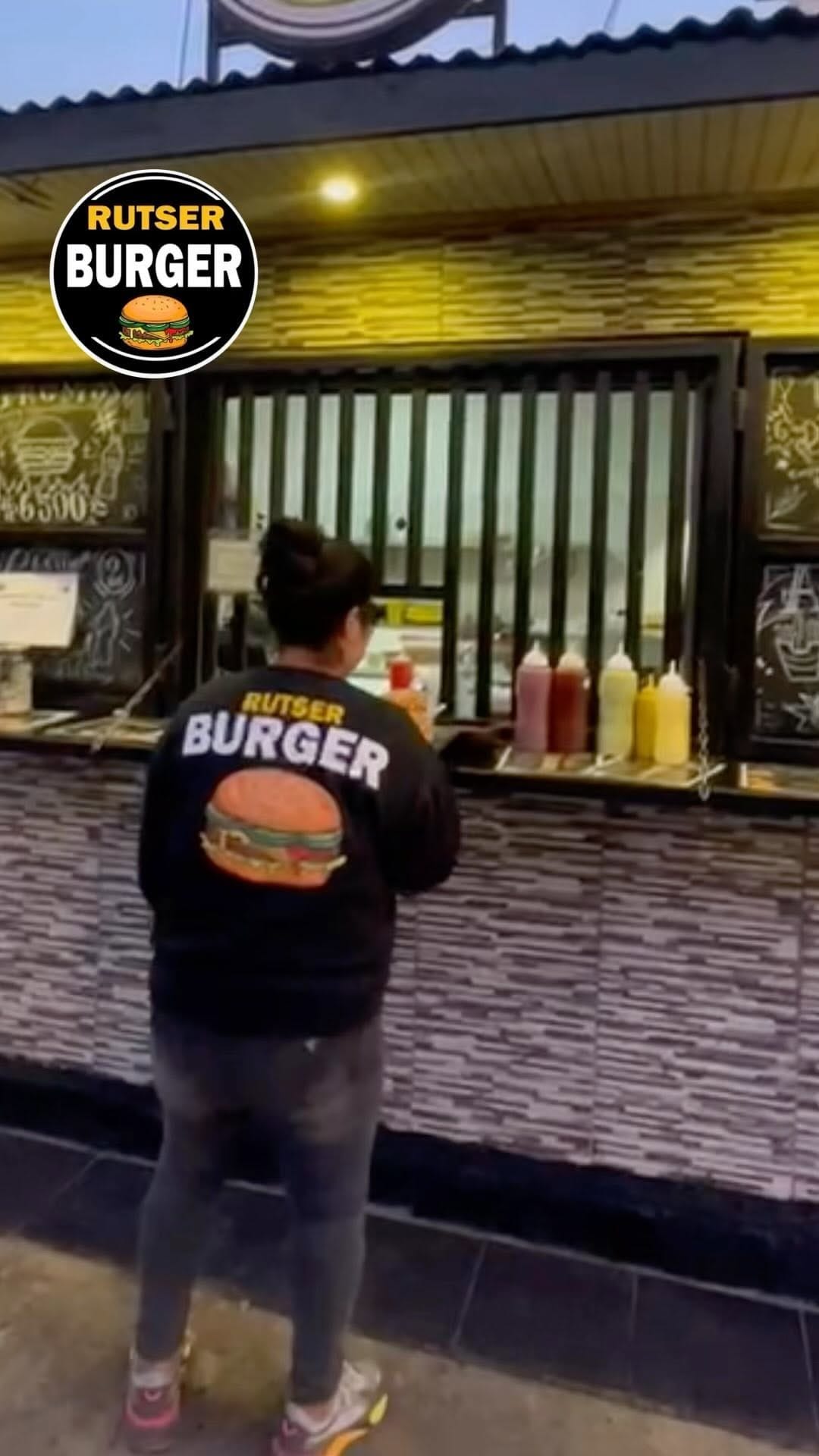 Post 10 by Comida rapida on Instagram (video)