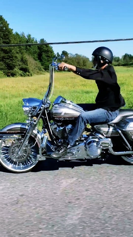 Post 7 by Bilis Motorcycle Apparel Ltd. on Instagram (video)