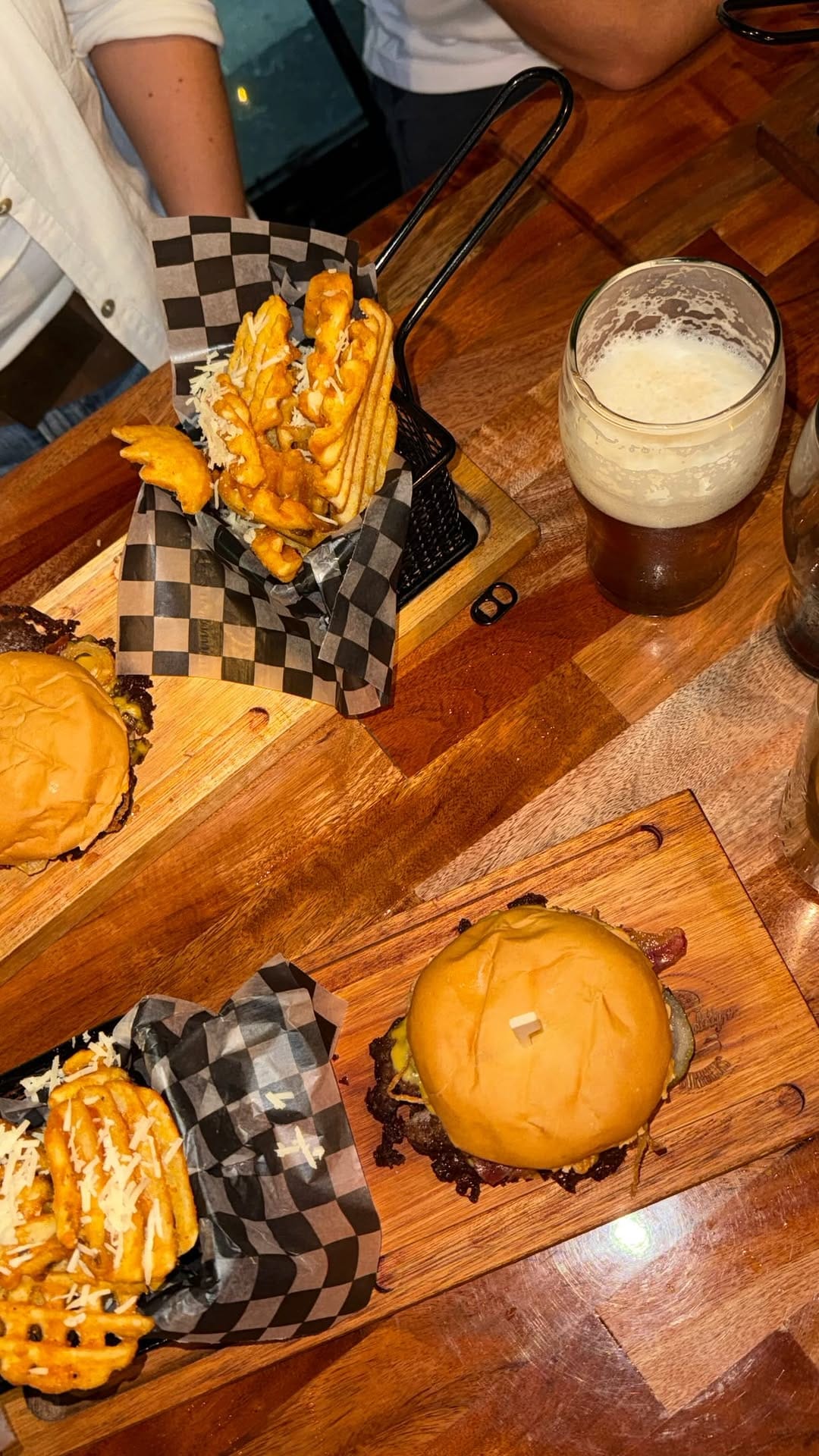 Post 7 by Big Daddy’s Burgers on Instagram (video)