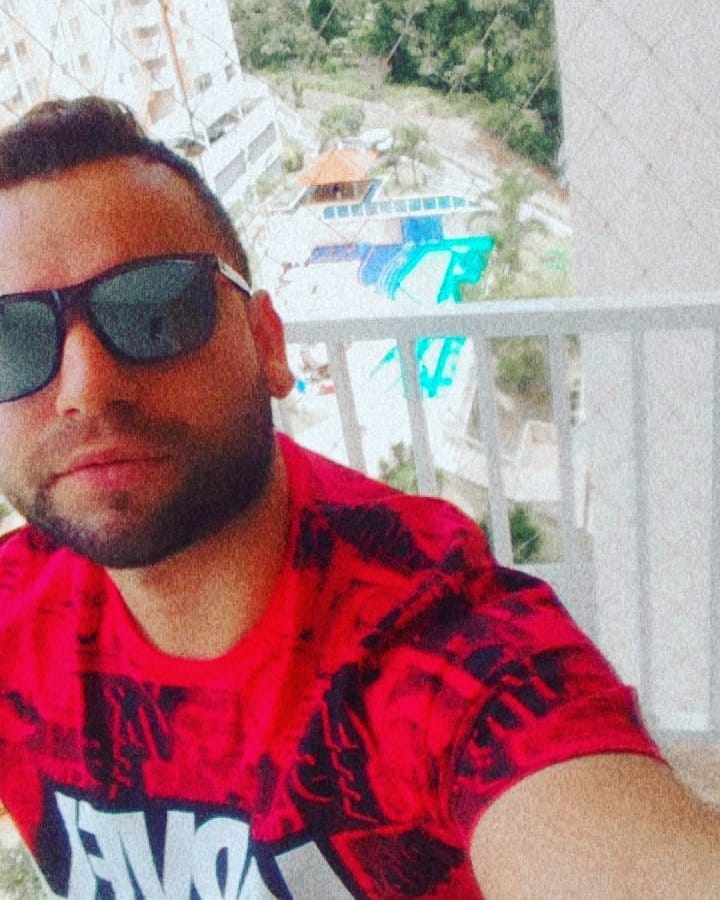 Post 10 by Cristian Lago on Instagram (image)