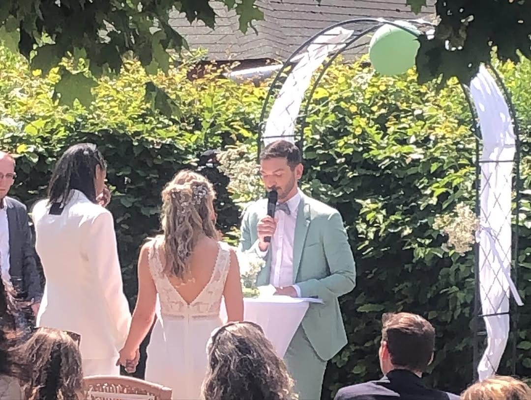 Post 8 by Simone Laudehr on Instagram (carousel)