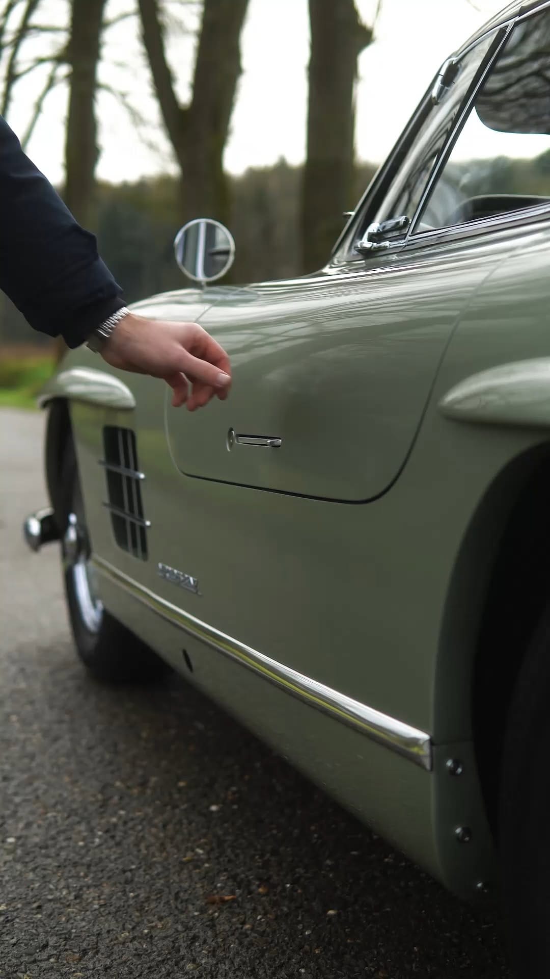 Post 8 by Carola Daimler Cars | classic & vintage cars on Instagram (video)