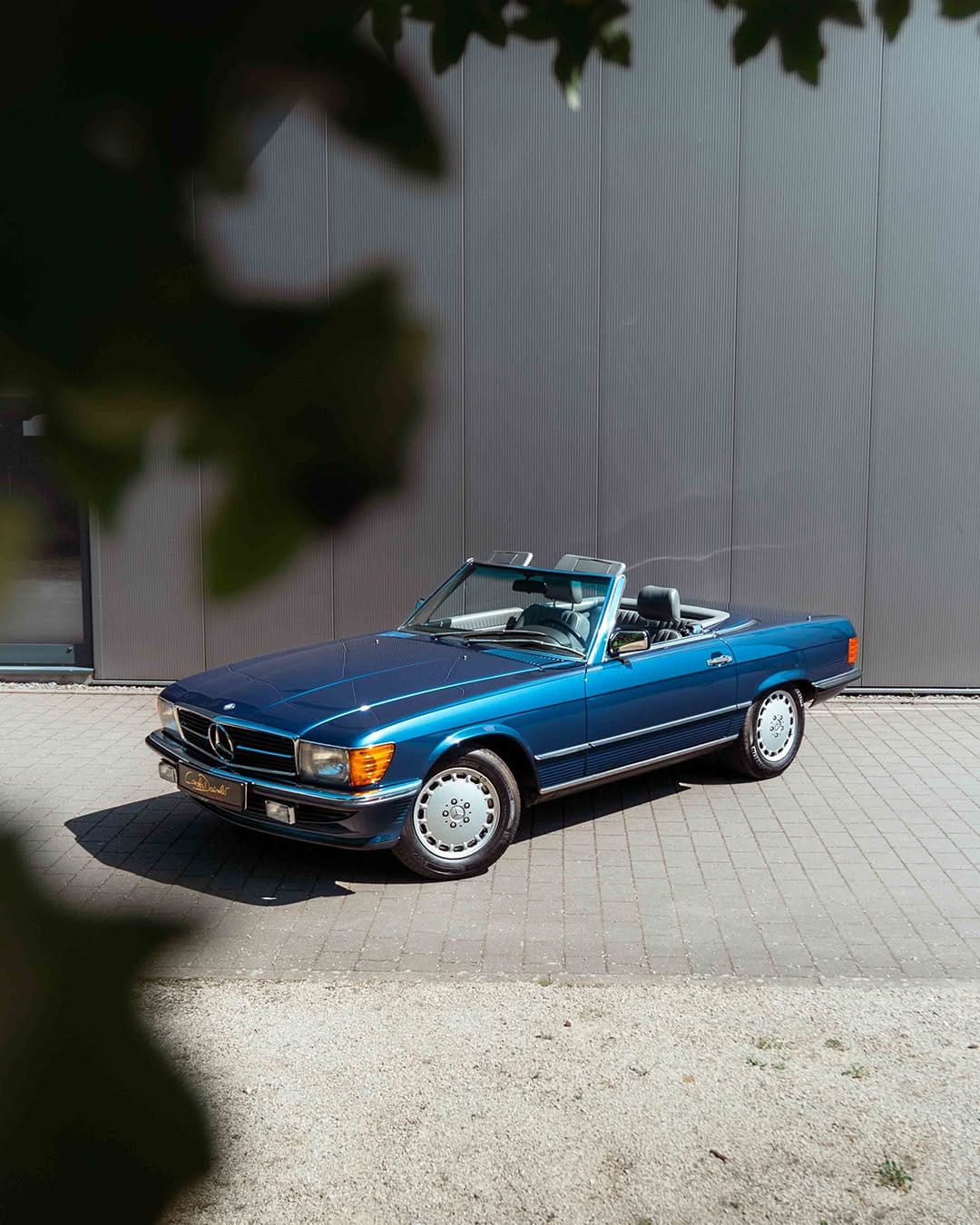 Post 2 by Carola Daimler Cars | classic & vintage cars on Instagram (carousel)