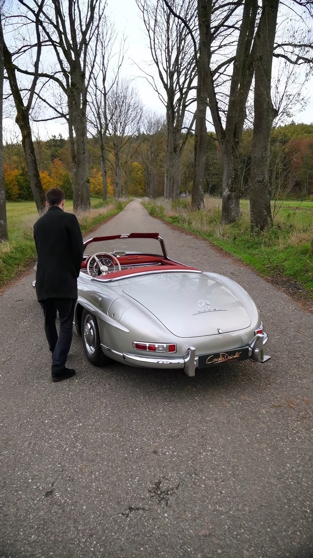 Post 5 by Carola Daimler Cars | classic & vintage cars on Instagram (video)