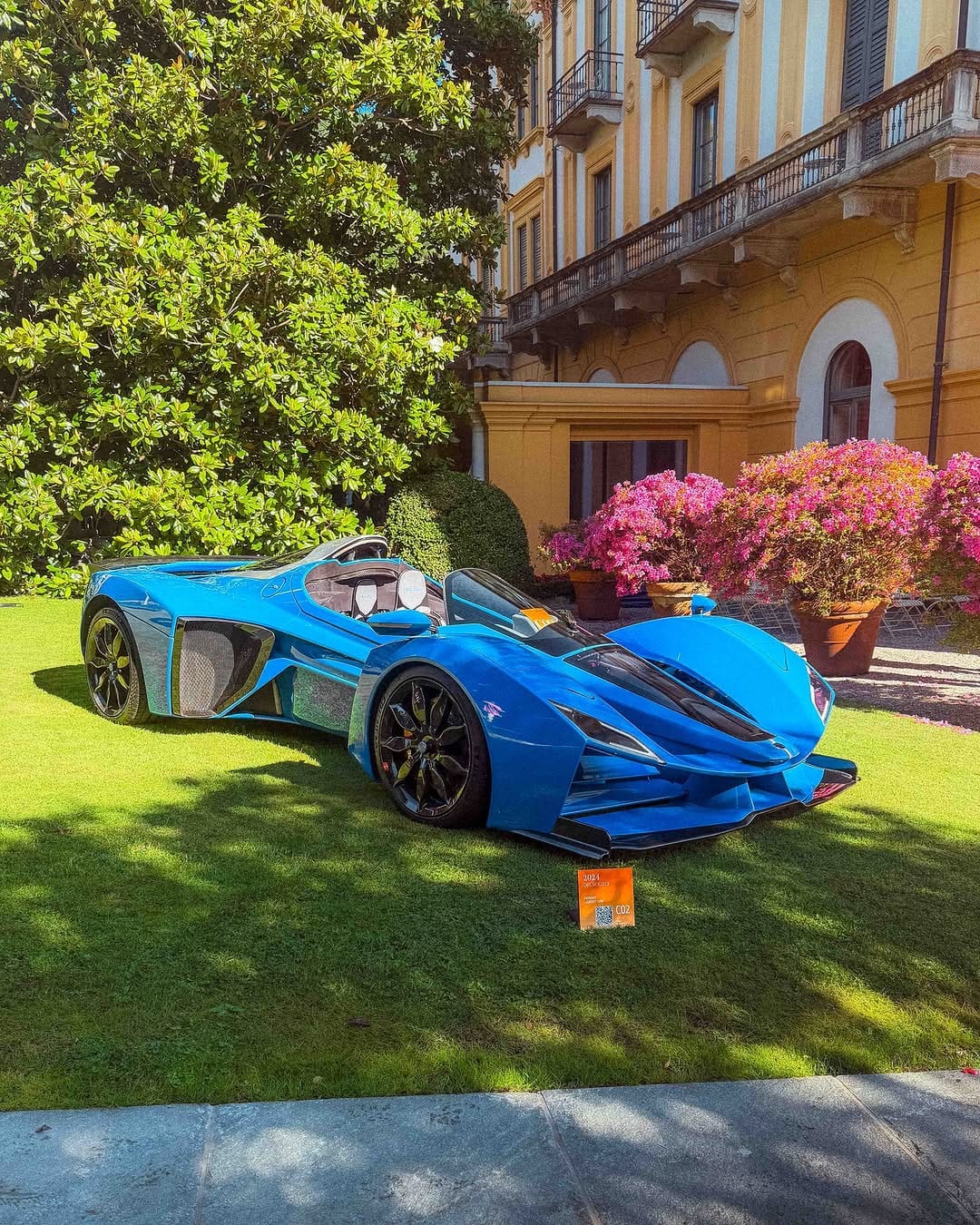 Post 3 by Carola Daimler Cars | classic & vintage cars on Instagram (carousel)