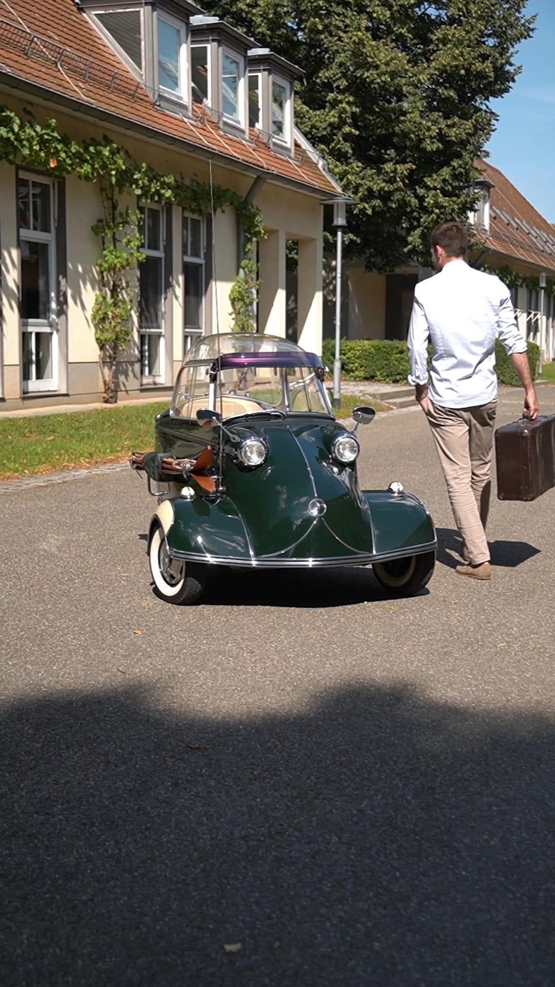 Post 6 by Carola Daimler Cars | classic & vintage cars on Instagram (video)