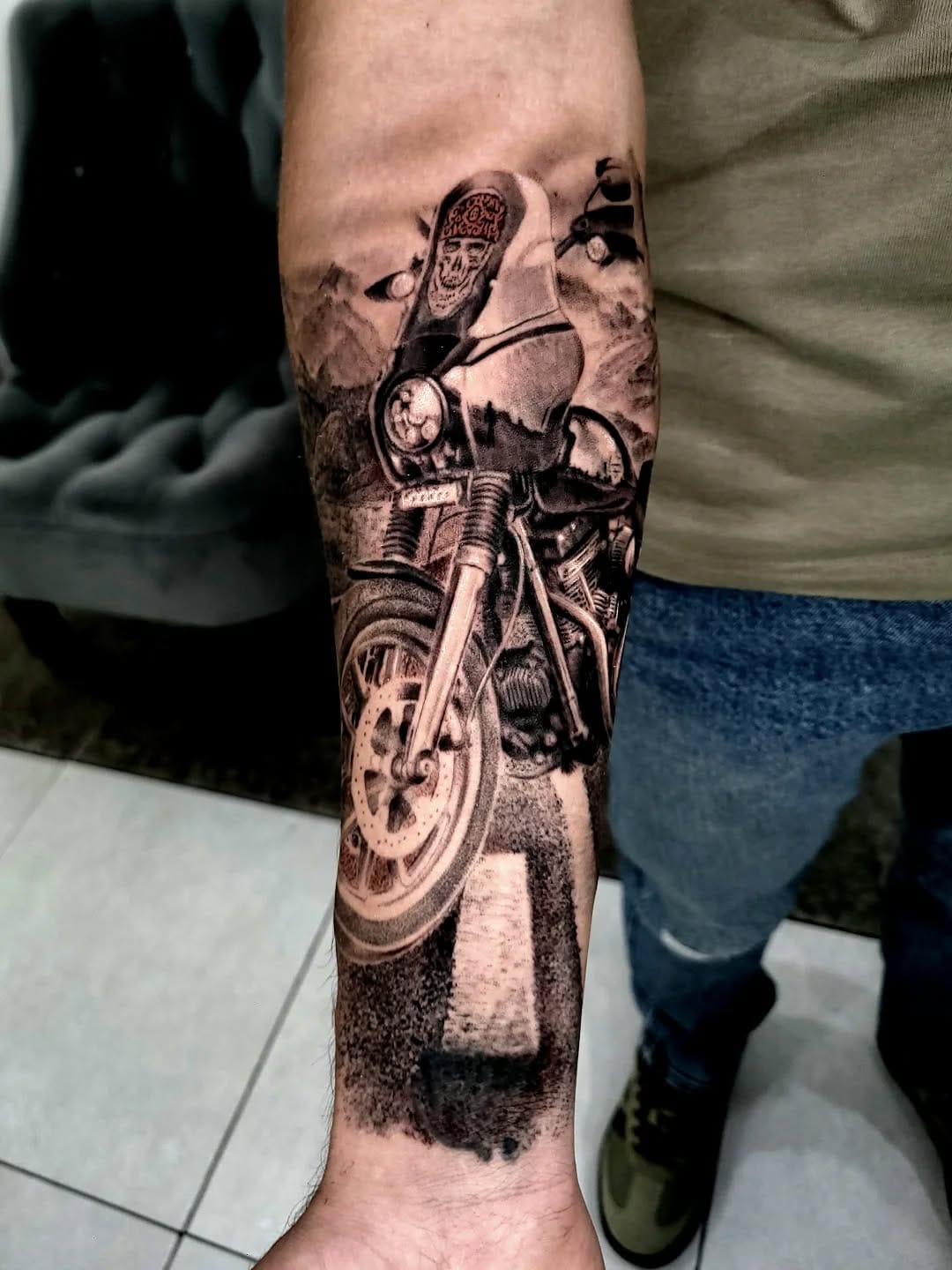 Post 1 by El niño.- tatuajes realistas on Instagram (image)