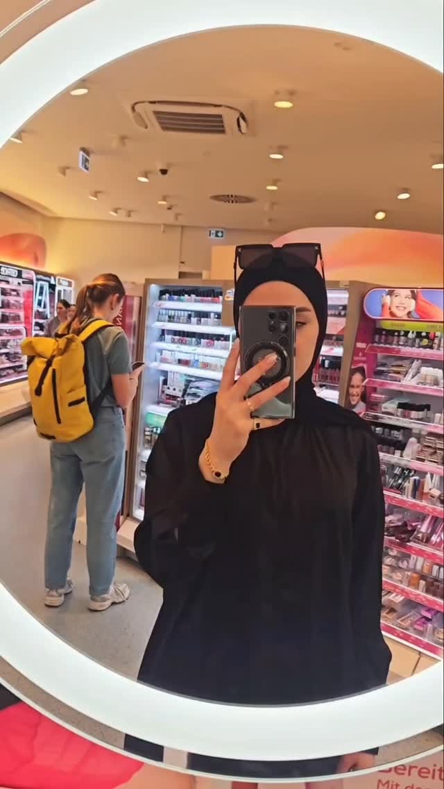 Post 1 by Amorabel on Instagram (video)