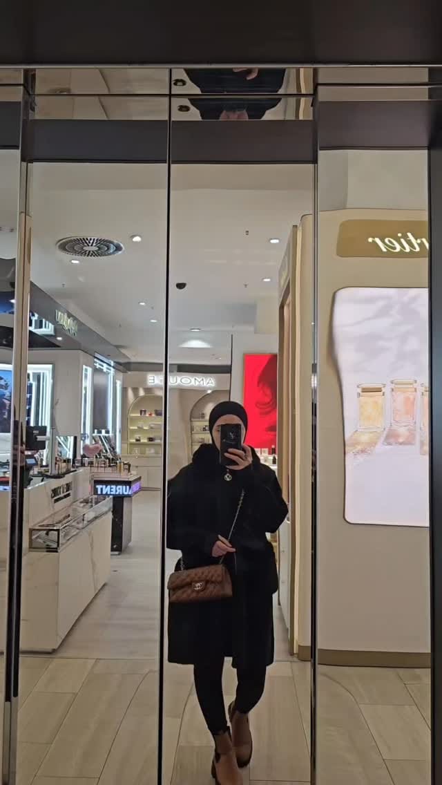 Post 3 by Amorabel on Instagram (video)