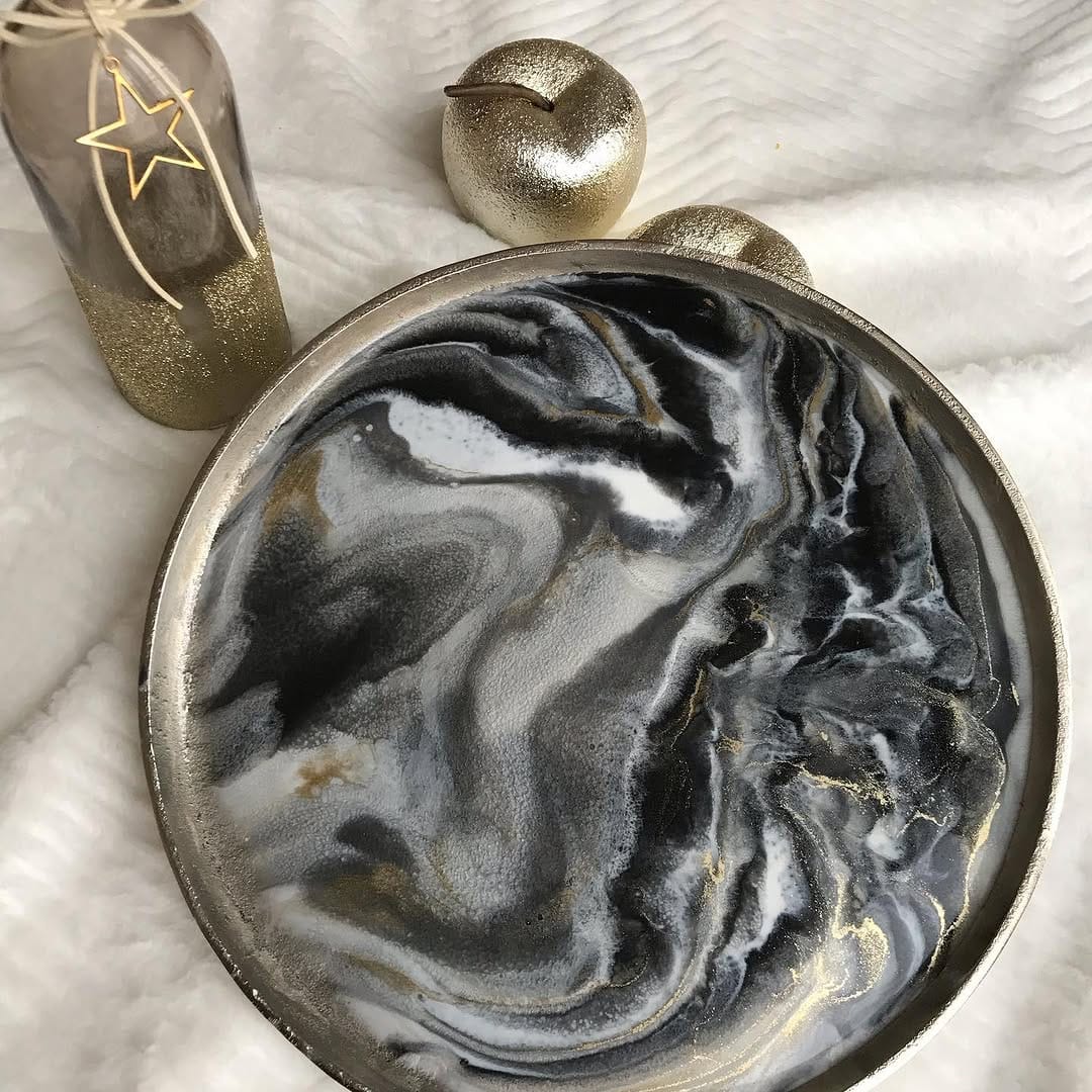 Post 9 by RESIN.MS on Instagram (carousel)