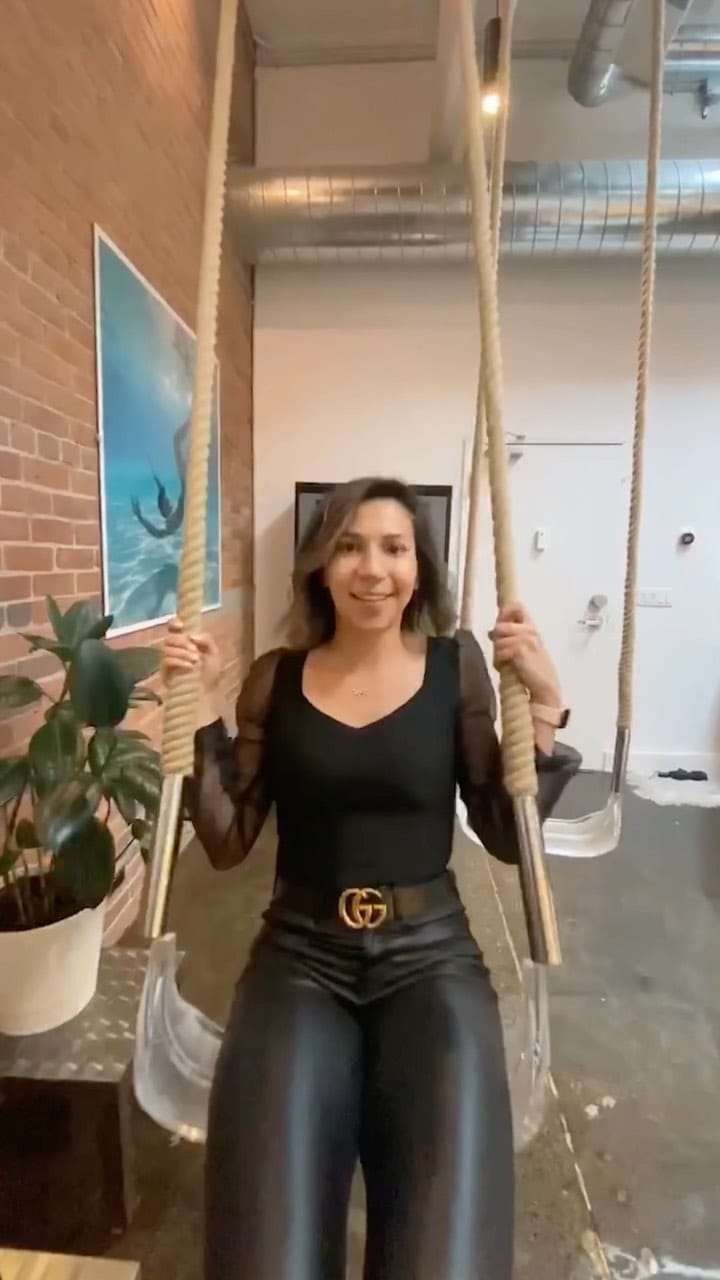 Post 10 by Daniella Vona on Instagram (video)