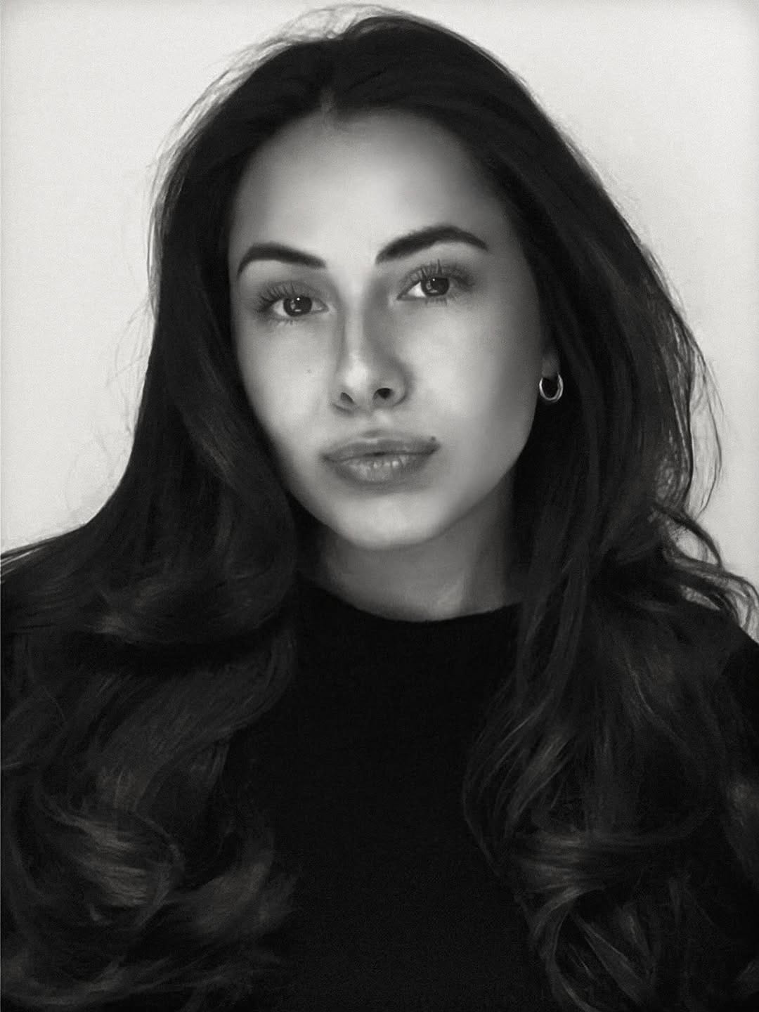 Post 5 by Anna Caroliné on Instagram (image)