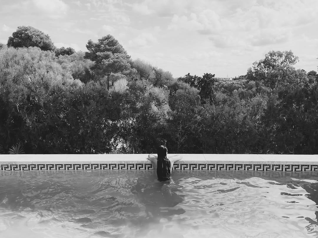 Post 8 by Anna Caroliné on Instagram (image)