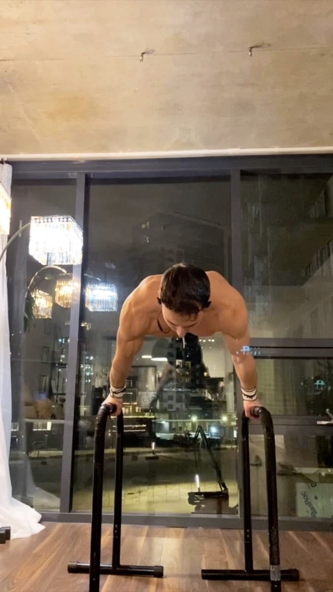 Post 7 by Vincent Bouchard on Instagram (video)