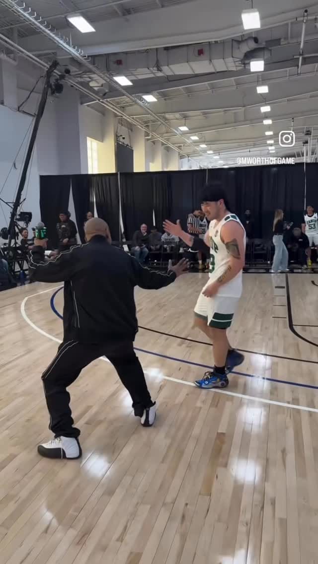 Post 3 by New King on Instagram (video)