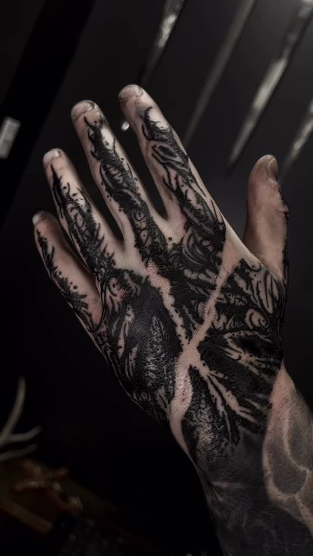 Post 2 by @nils.tattooer on Instagram (video)