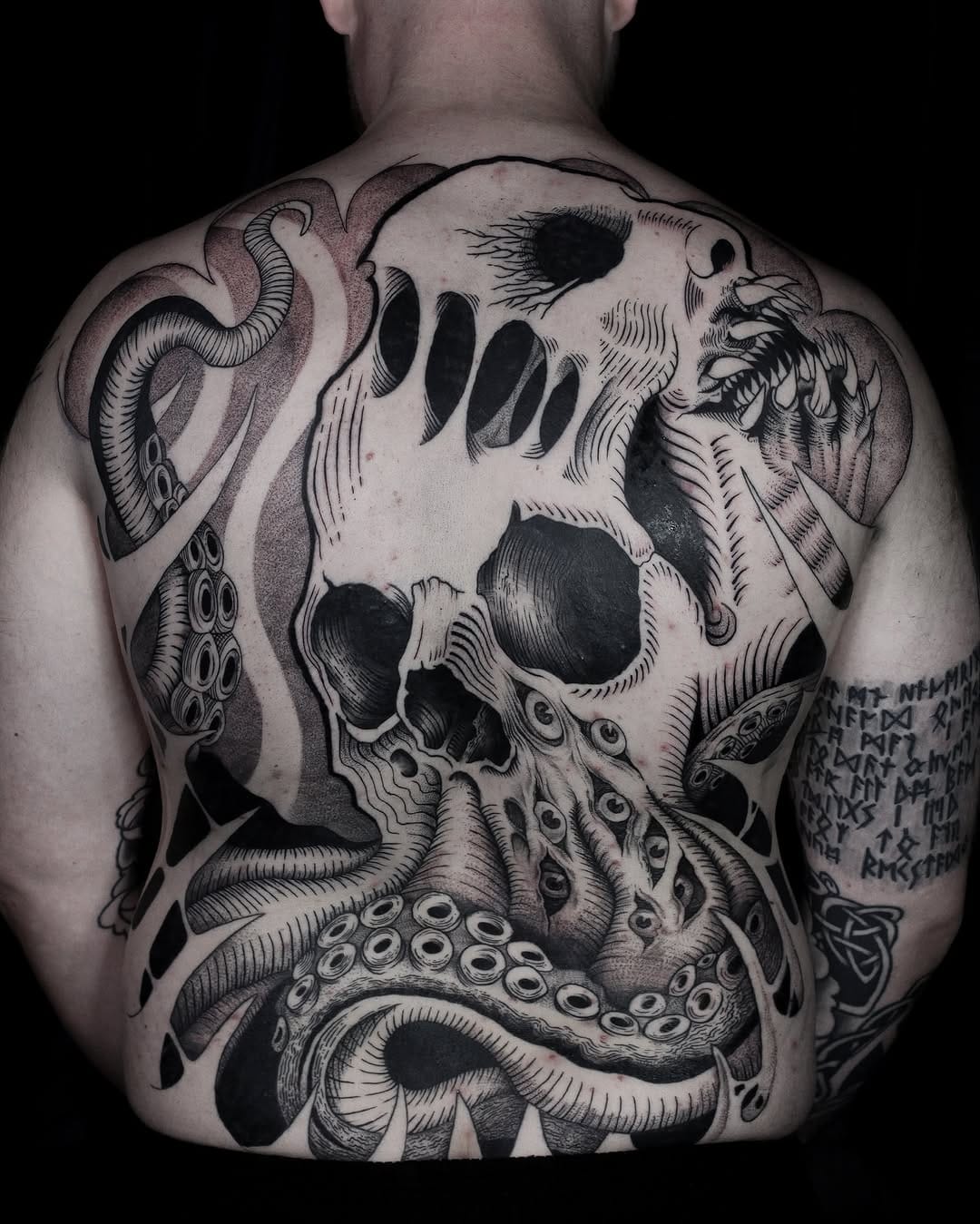 Post 8 by @nils.tattooer on Instagram (carousel)