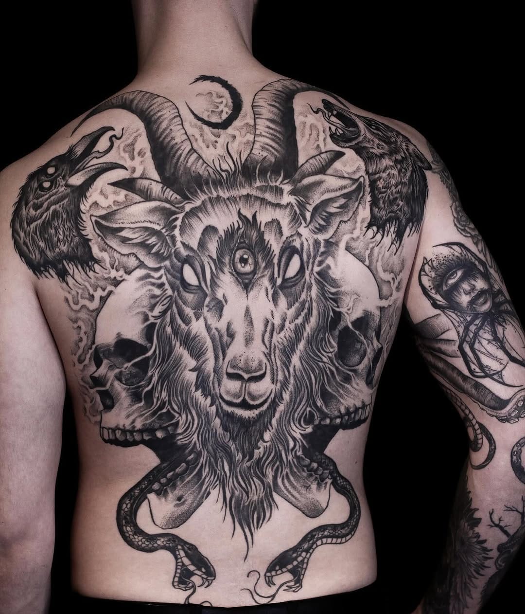 Post 10 by @nils.tattooer on Instagram (carousel)