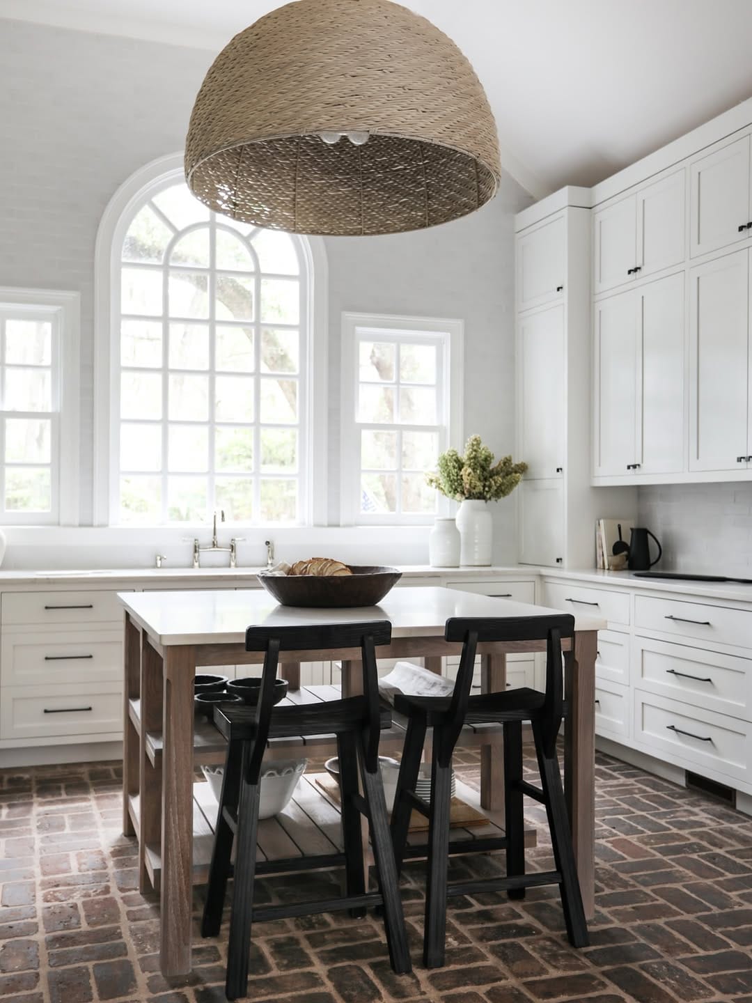 Post 1 by Mitzi Maynard Interiors on Instagram (image)