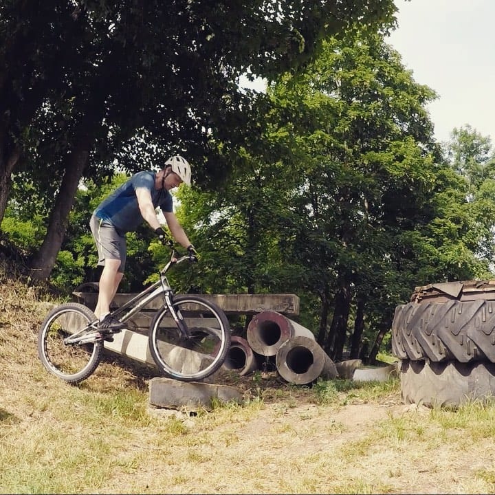 Post 10 by Felix Hu on Instagram (video)