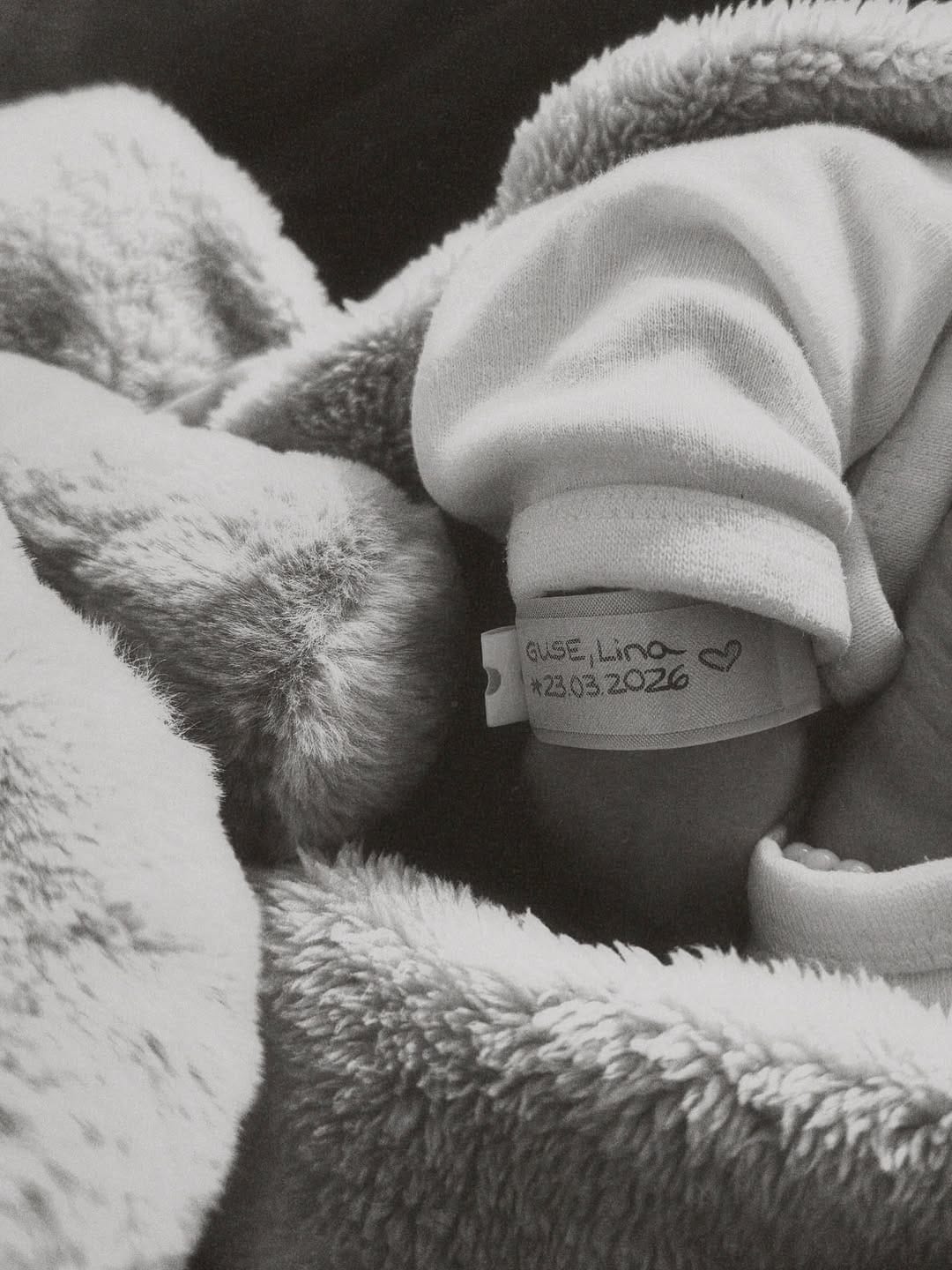 Post 5 by Hochzeits- und Familienfotografin on Instagram (carousel)