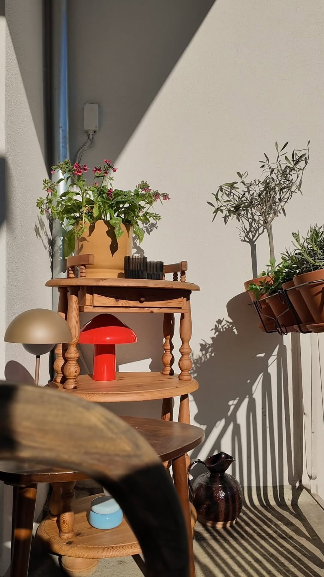 Post 6 by Thara (Katharina Engeroff) on Instagram (video)