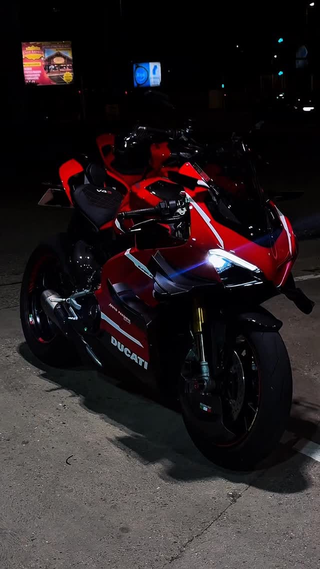 Post 2 by @v10_twins on Instagram (video)