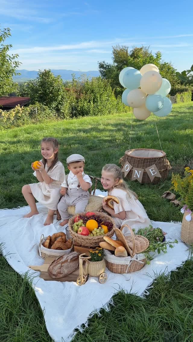 Post 6 by Elena Happel Fotograf, Neugeborenen, Familien,Schwangeeschaft on Instagram (video)