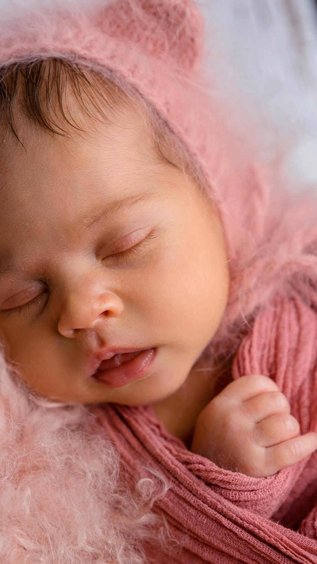 Post 4 by Elena Happel Fotograf, Neugeborenen, Familien,Schwangeeschaft on Instagram (video)