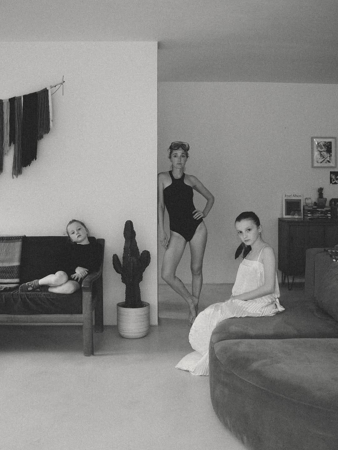 Post 10 by nina riehl | fotografin motherhood & female stories | hamburg on Instagram (image)