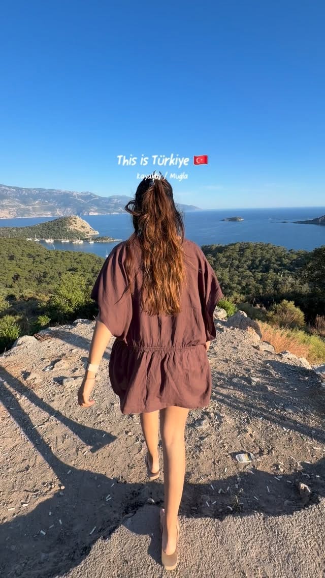 Post 3 by Melike ♥ on Instagram (video)