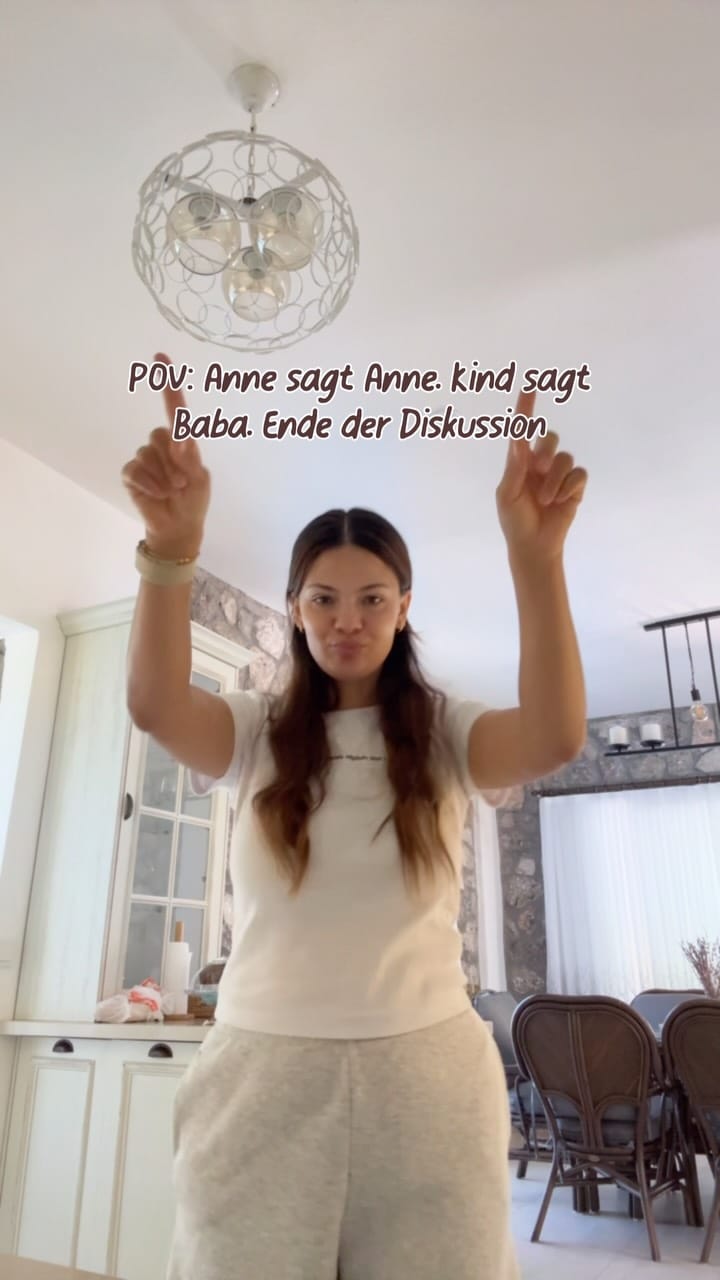 Post 4 by Melike ♥ on Instagram (video)
