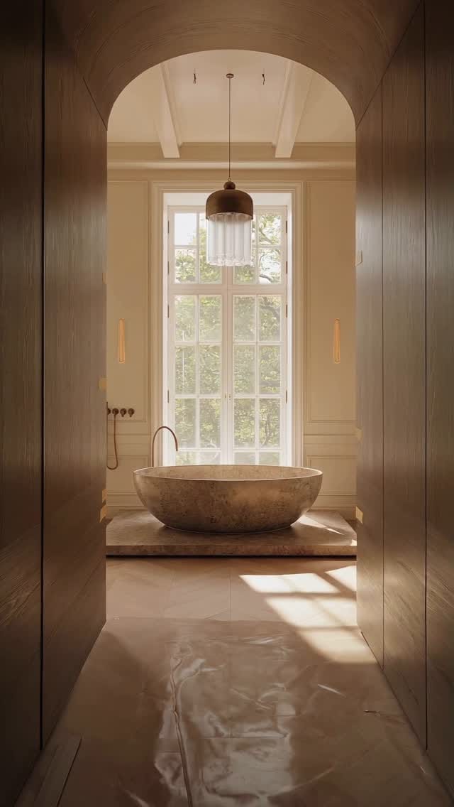 Post 5 by Artem Trigubchak on Instagram (video)