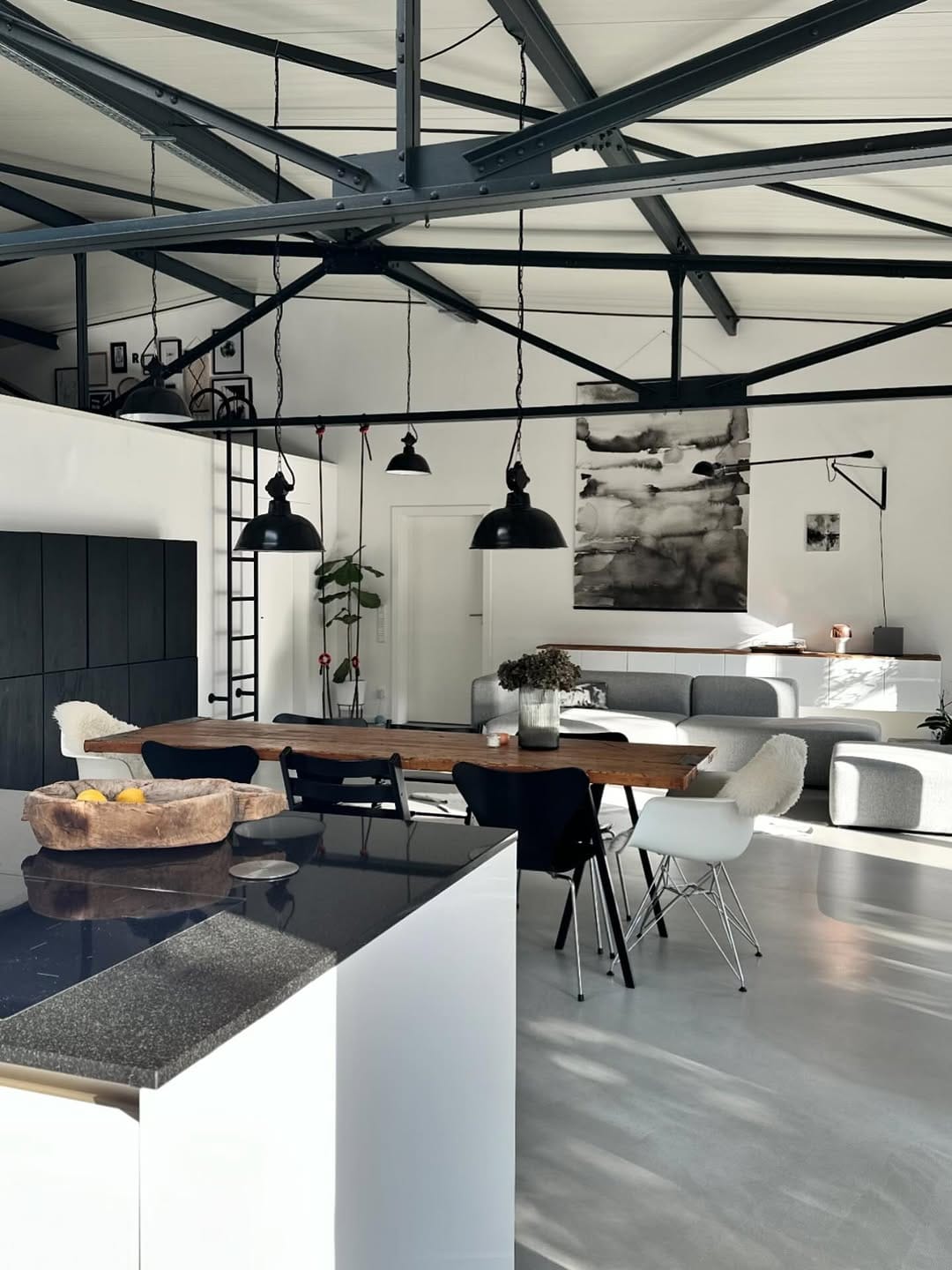 Post 2 by Zuzana Hillenbach on Instagram (image)