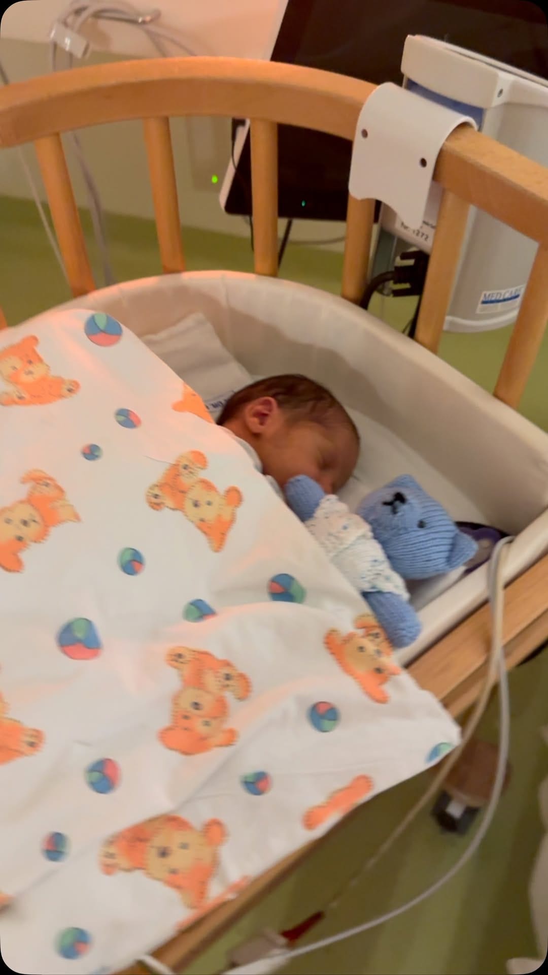 Post 3 by Dr. Med. Omar Qattawi on Instagram (video)