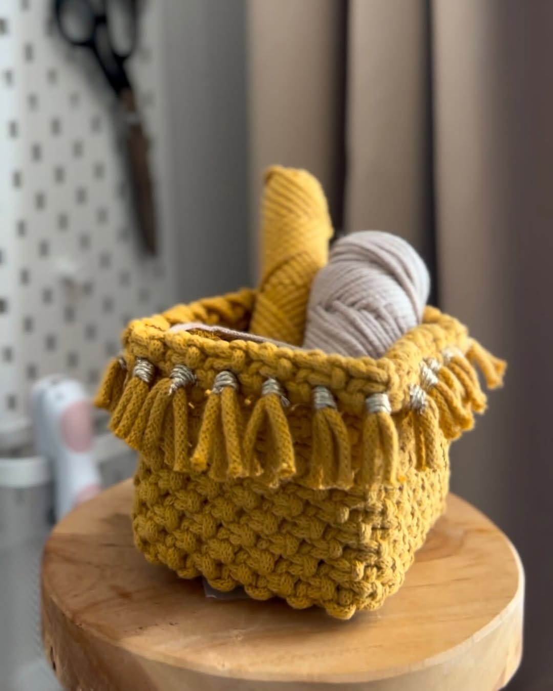 Post 9 by GreysMade - Macramé Patterns & Tutorials on Instagram (carousel)