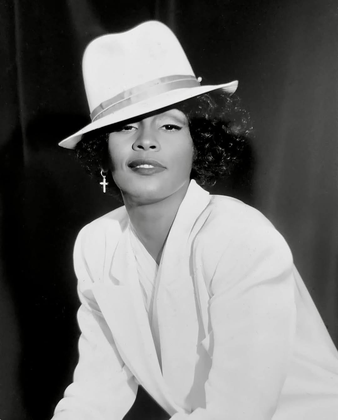 Post 9 by Whitney Houston Fanpage💜 on Instagram (carousel)