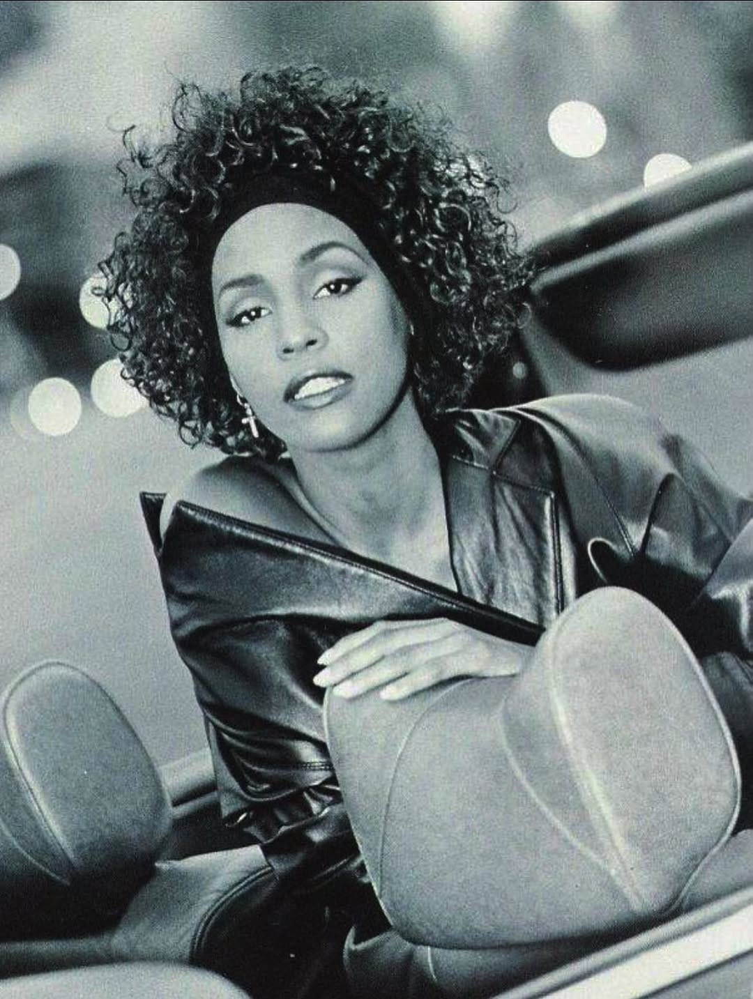 Post 7 by Whitney Houston Fanpage💜 on Instagram (carousel)