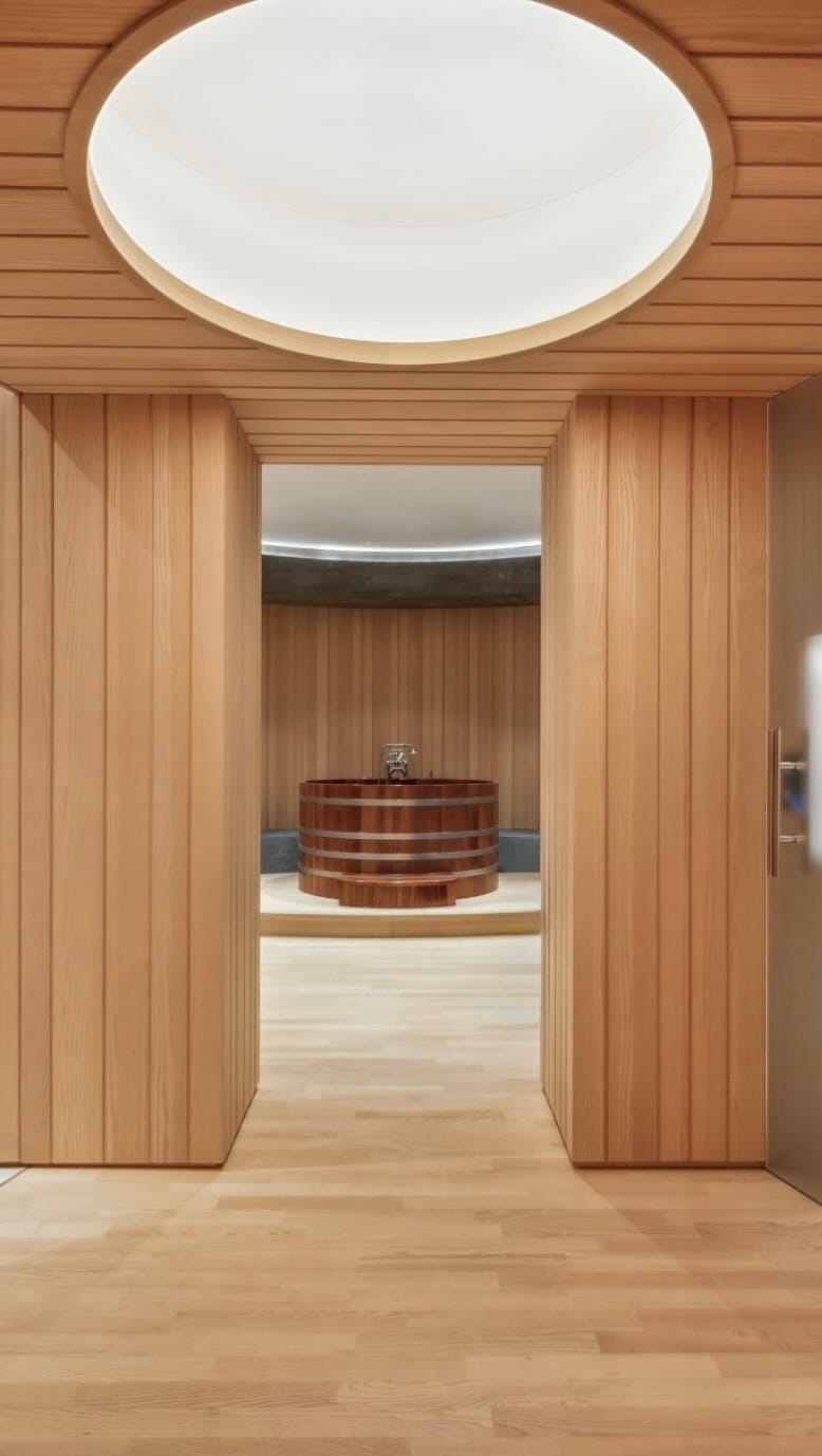 Post 3 by Xavier Charvet on Instagram (video)