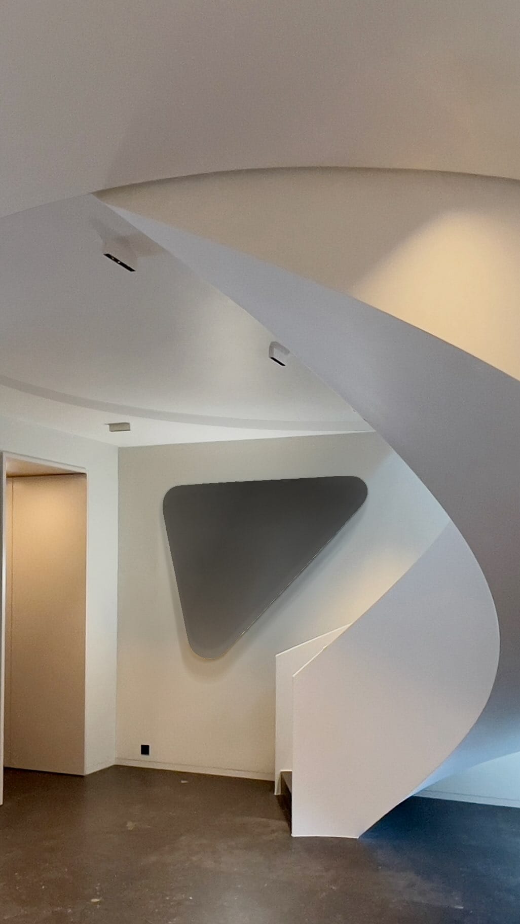 Post 4 by Xavier Charvet on Instagram (video)