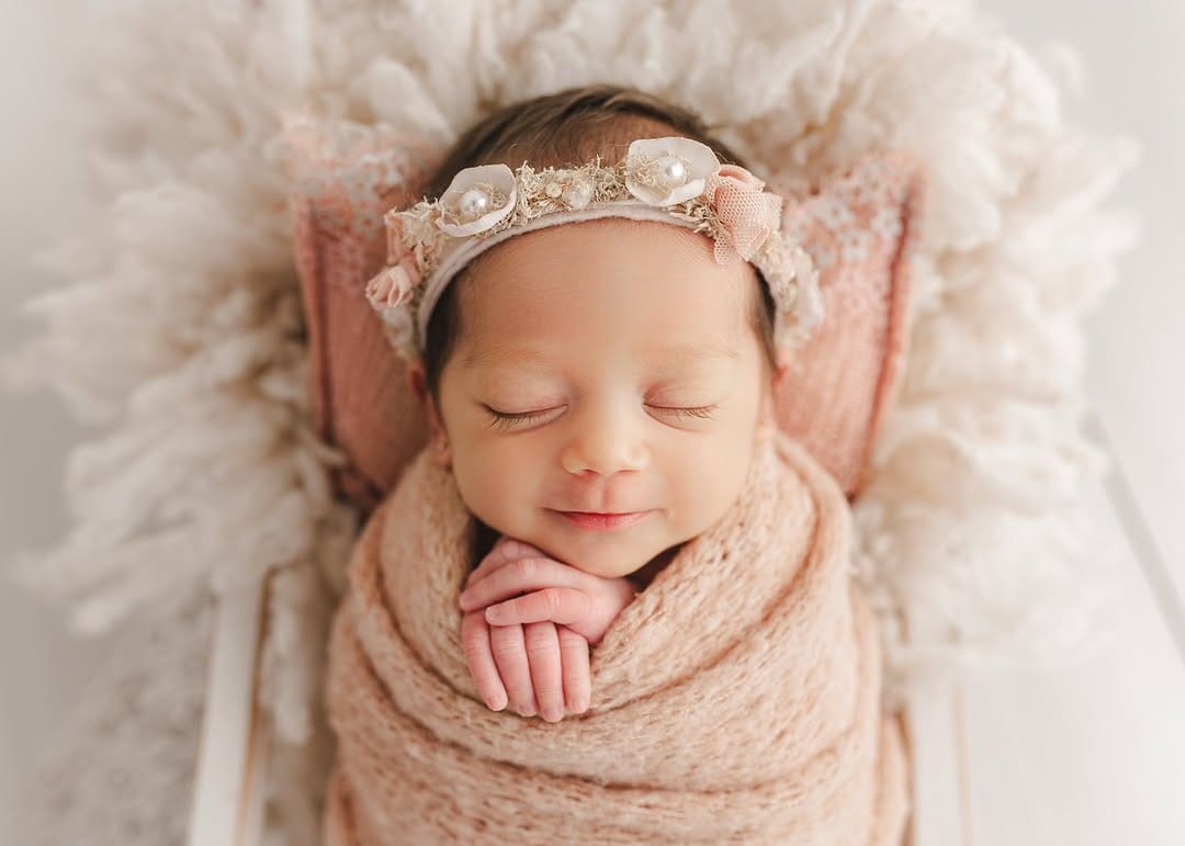 Post 5 by Julia Becker | Fotografia Newborn e Família on Instagram (carousel)