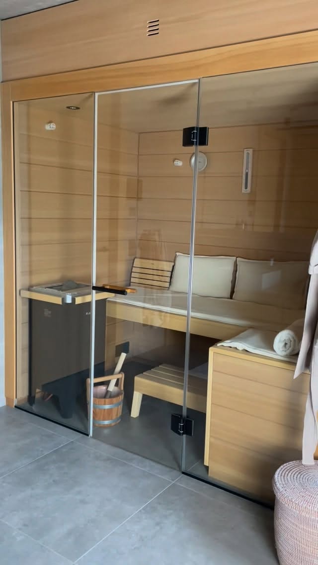 Post 10 by Philipp & Marie on Instagram (video)