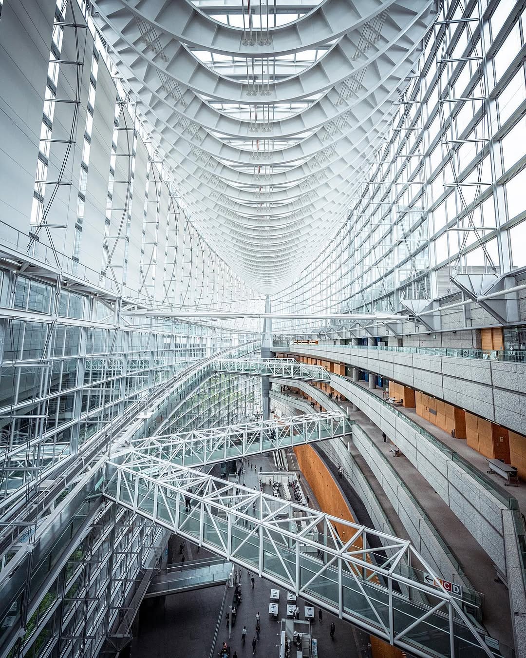 Post 8 by Dimitri on Instagram (image)