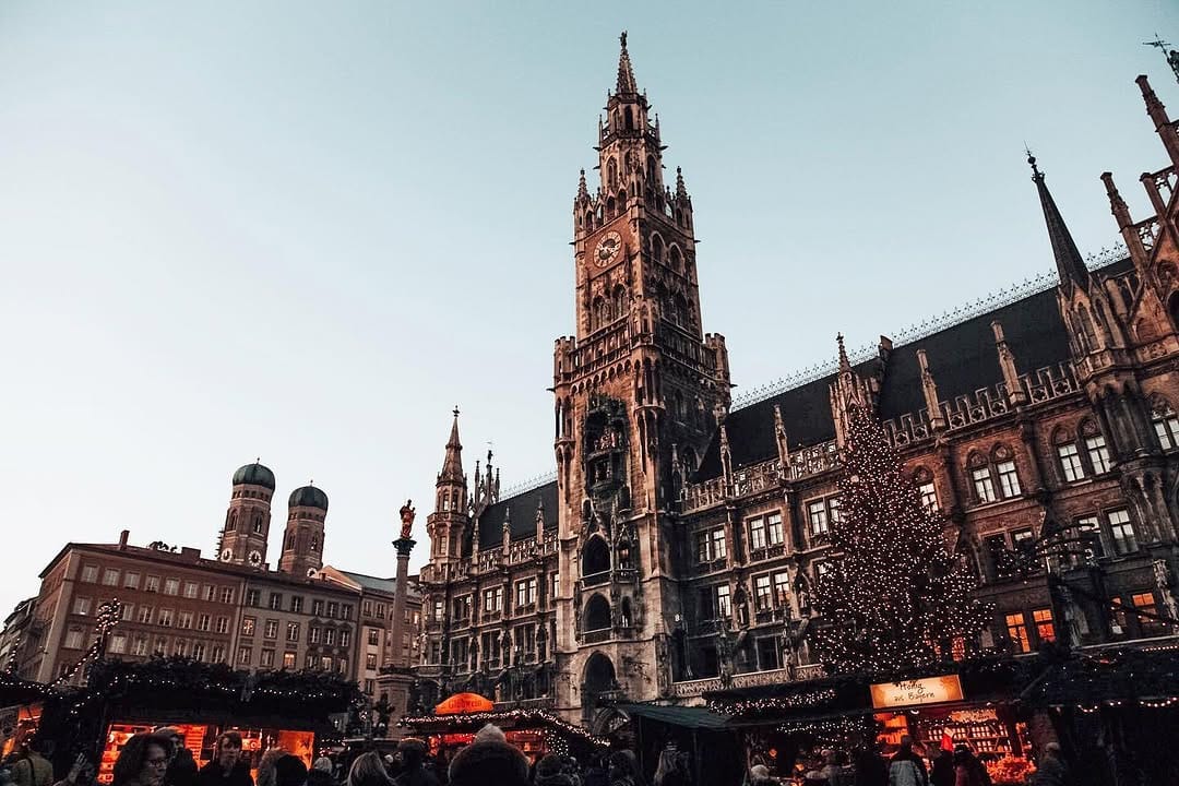 Post 9 by Allane | Packing my Suitcase on Instagram (image)