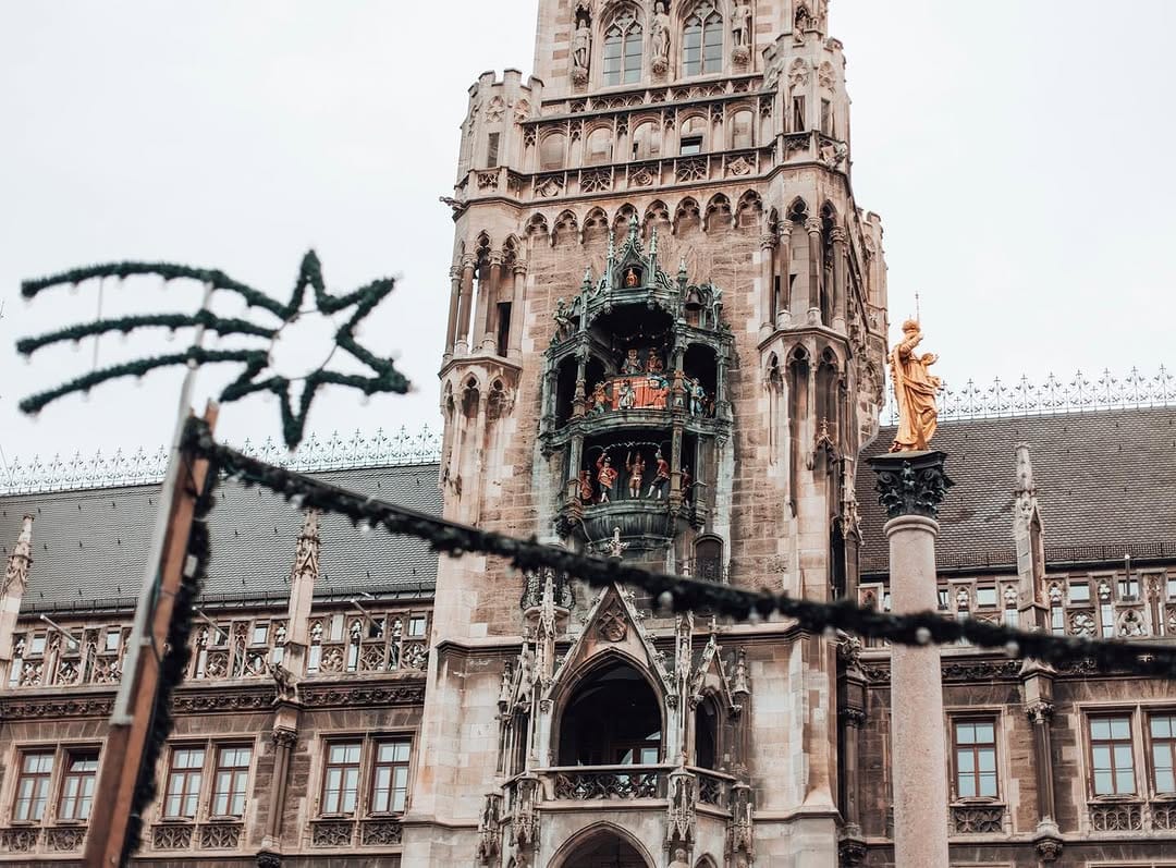 Post 10 by Allane | Packing my Suitcase on Instagram (image)