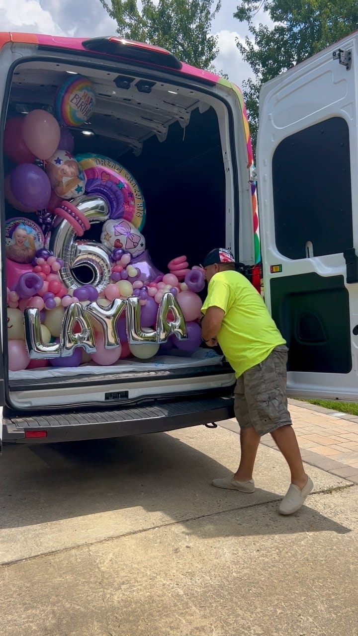 Post 10 by D&S Balloons LLC on Instagram (video)