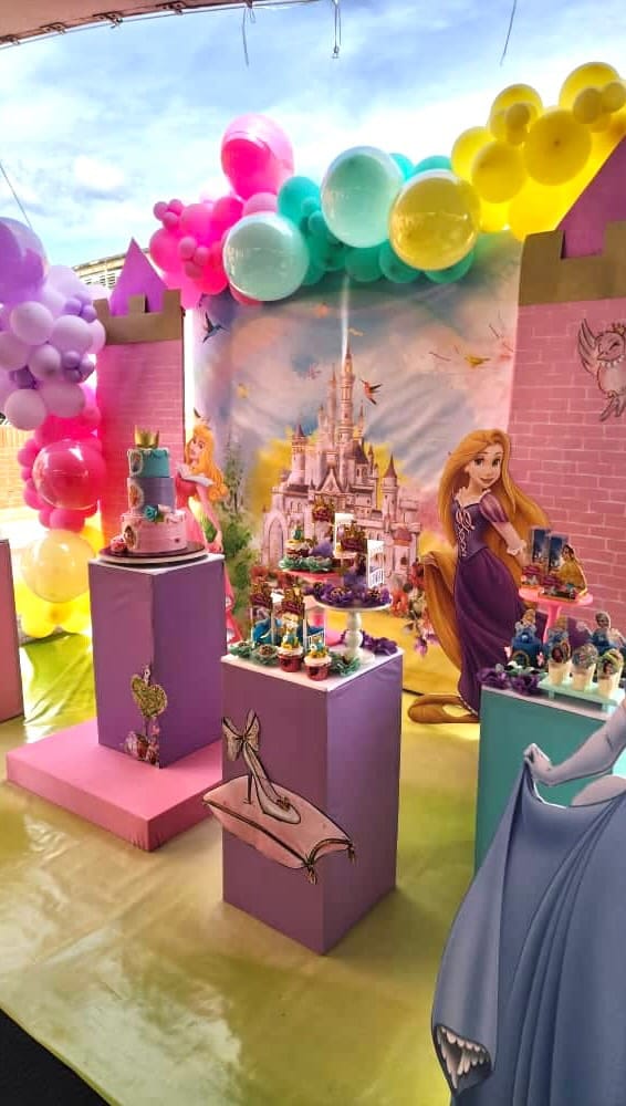 Post 8 by Equilibrio Party • Piñatas • Decoraciones on Instagram (video)