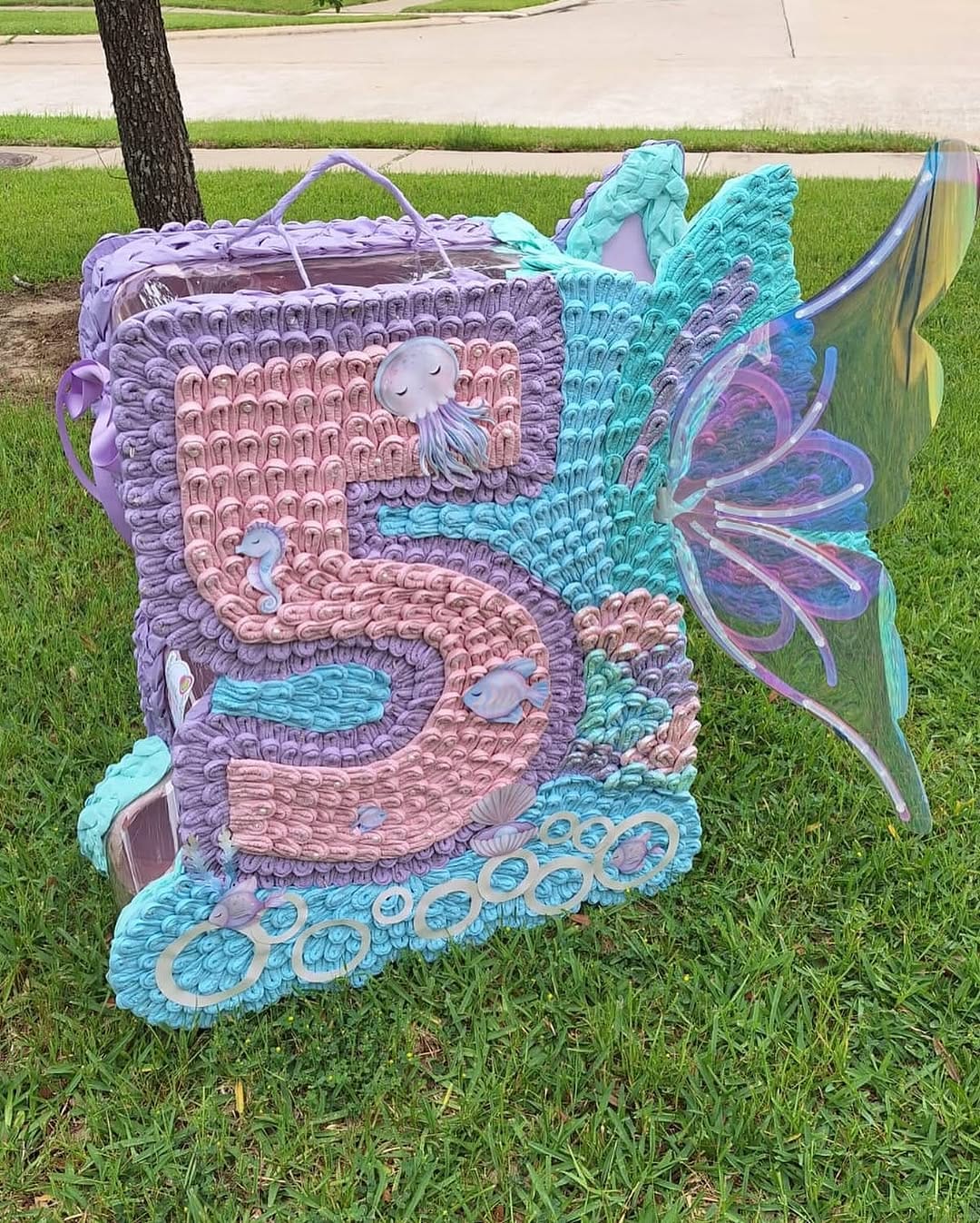 Post 10 by Equilibrio Party • Piñatas • Decoraciones on Instagram (carousel)